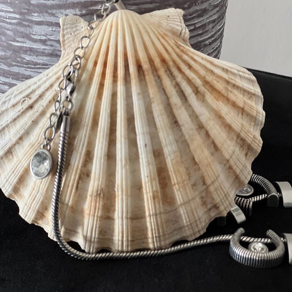 Lia Sophia Metal Statement Necklace - Picture 2 of 2